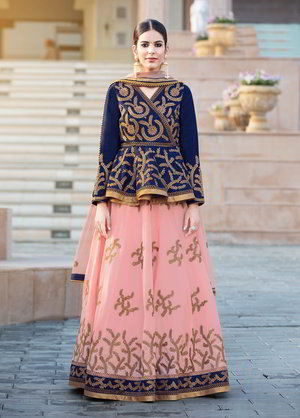 Персиковый индийский женский свадебный костюм лехенга (ленга) чоли из шёлка, украшенный вышивкой