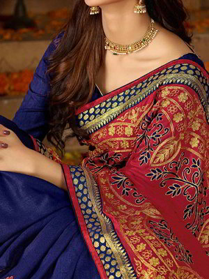 Тёмно-синее и красное шёлковое индийское сари, украшенное вышивкой
