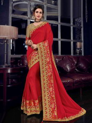 Красное шёлковое индийское сари, украшенное вышивкой люрексом, скрученной шёлковой нитью со стразами