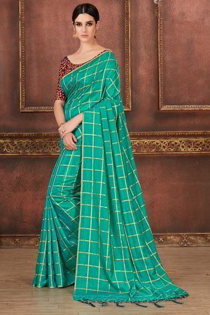 Цвета зелёного опала шёлковое индийское сари, украшенное вышивкой