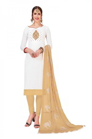 Белое платье / костюм из хлопка и шёлка, украшенное вышивкой