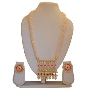 Бордовый и золотой индийский кулон на шею с искусственными камнями, перламутровыми бусинками