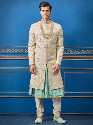 Цвета морской волны и бежевый шёлковый индийский свадебный мужской костюм