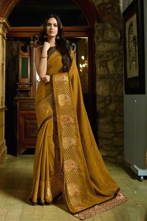 Горчичное индийское сари, украшенное вышивкой