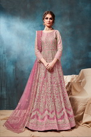 Светло-розовое длинное платье / анаркали / костюм из фатина, украшенное вышивкой