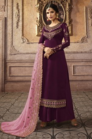 Фиолетовое платье / костюм из креп-жоржета, украшенное вышивкой