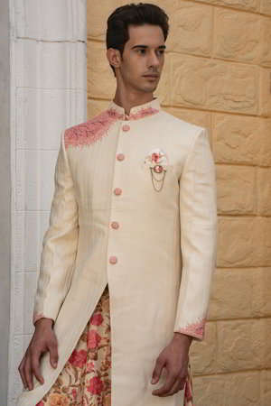Белый хлопковый индийский свадебный мужской костюм / шервани, украшенный печатным рисунком, вышивкой