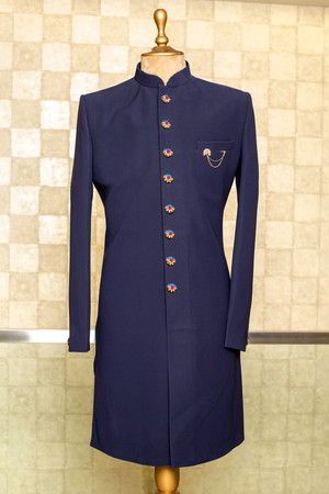 Тёмно-синий хлопко-шёлковый индийский свадебный мужской костюм / шервани