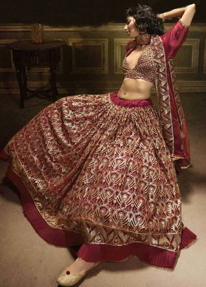 Бордовый национальный индийский женский костюм лехенга (ленга) чоли, украшенный вышивкой с люрексом