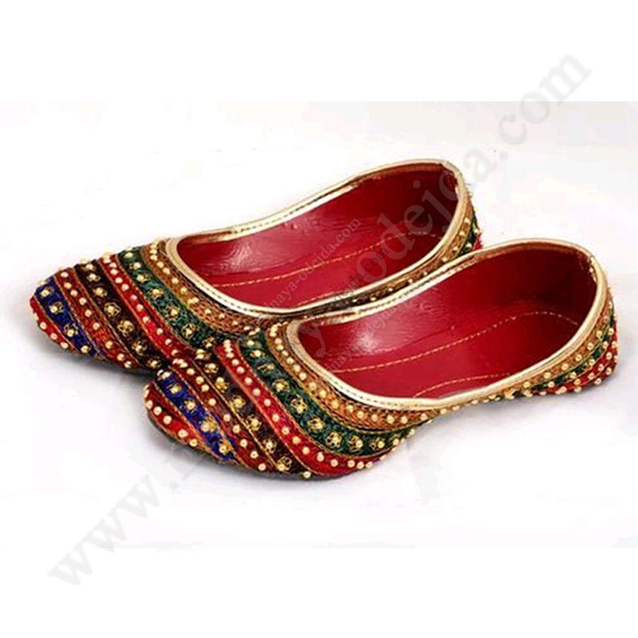Разноцветная индийская женская обувь, украшенная вышивкой - индийская  женская обувь Клічаў фото