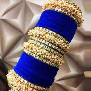 Золотой и синий индийский браслет с бисером