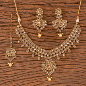 Бежевое, коричневое и золотое латунное индийское украшение на шею со стразами, перламутровыми бусинками