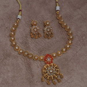 Молочное и золотое латунное индийское украшение на шею с бисером
