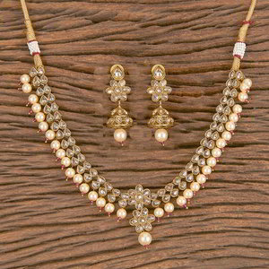 Золотое индийское украшение на шею из латуни со стразами, бисером, перламутровыми бусинками