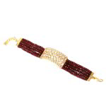 *Бордовый, золотой и красный индийский браслет с искусственными камнями, бисером