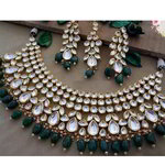 *Зелёное и золотое индийское украшение на шею с искусственными камнями