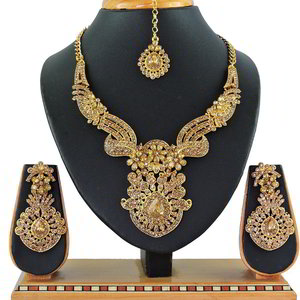 Золотое индийское украшение на шею из меди со стразами