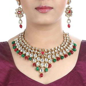 Разноцветное и золотое индийское украшение на шею с искусственными камнями