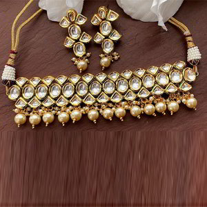 Бежевое, коричневое и золотое индийское украшение на шею с искусственными камнями