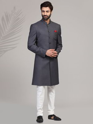 Серый индийский мужской костюм