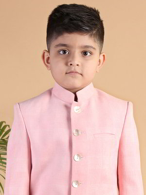 Розовый костюм для мальчика