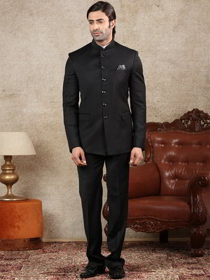 Серый мужской костюм