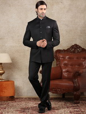 Серый мужской костюм