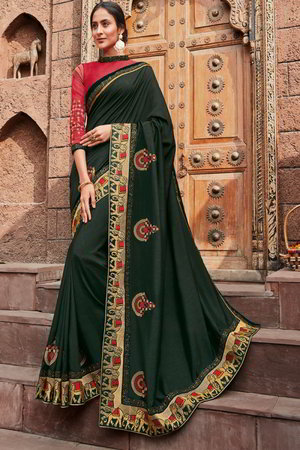 Тёмно-зелёное индийское сари из креп-жоржета и атласа, украшенное вышивкой