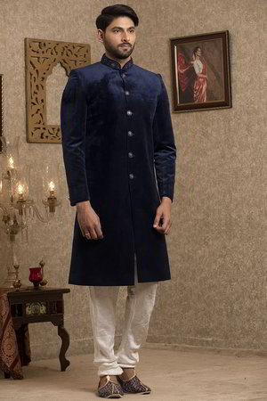 Тёмно-синий бархатный индийский свадебный мужской костюм / шервани, украшенный вышивкой люрексом