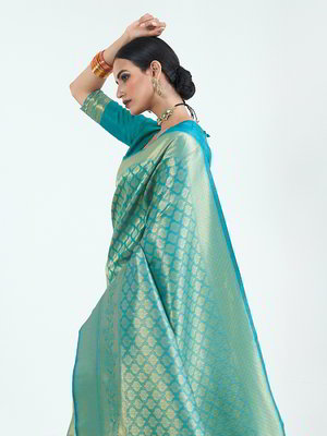 Бирюзовое и синее индийское сари из шёлка, украшенное вышивкой люрексом