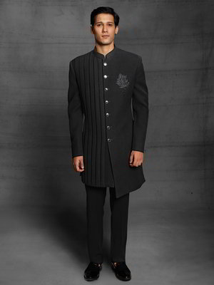 Чёрный индийский мужской костюм