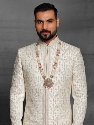 Кремовый индийский свадебный мужской костюм из шёлка с пайетками