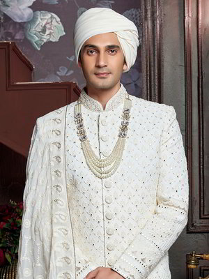 Кремовый хлопко-шёлковый индийский свадебный мужской костюм с пайетками