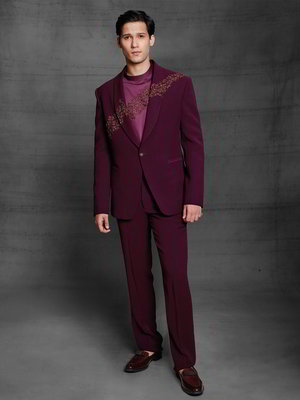 Фиолетовый мужской костюм с бисером